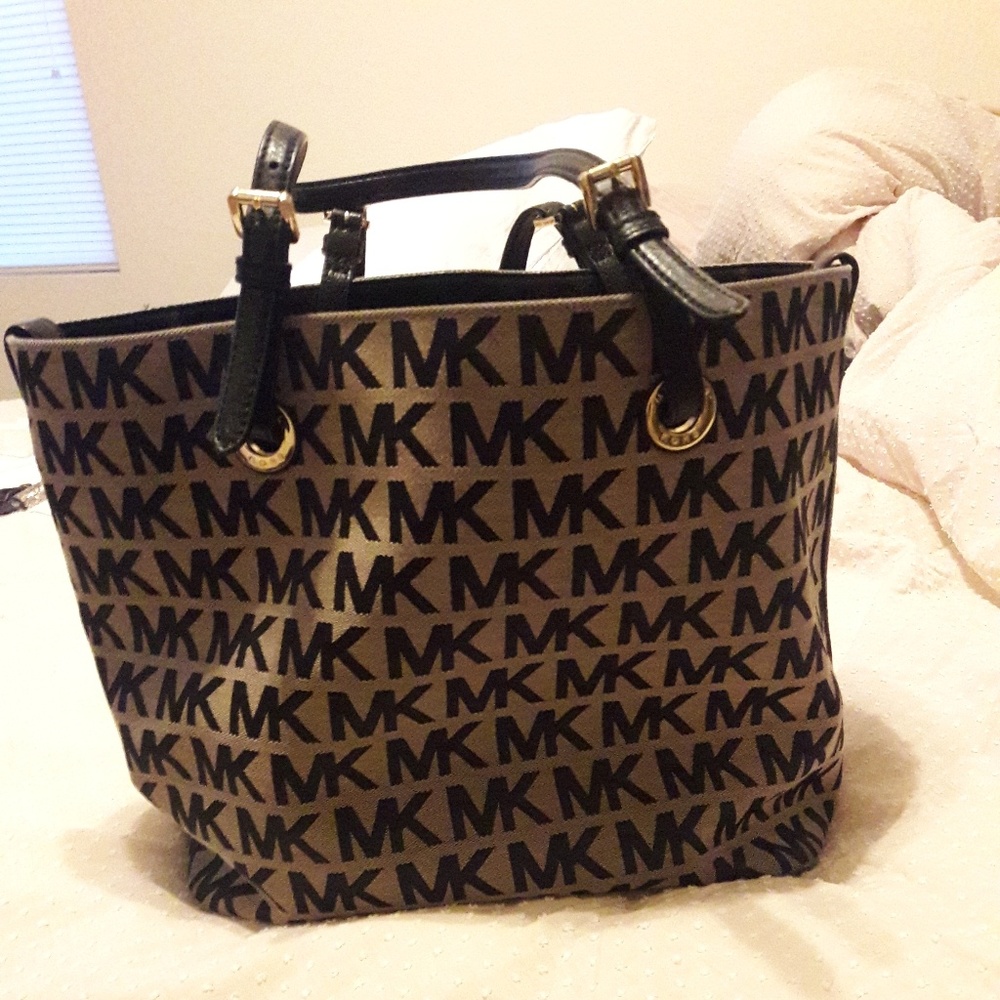 MK purse Like new!